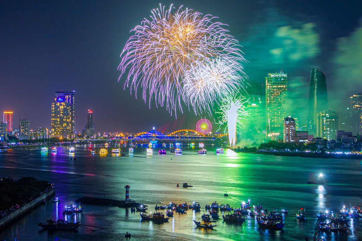 Spectacular fireworks display